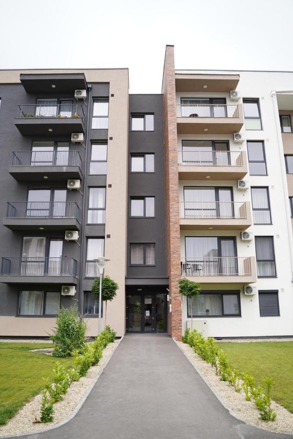 Silence Appartments Орадя Екстер'єр фото